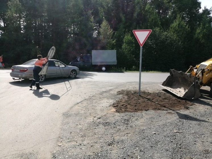 Дорожники оборудовали шоссе в Петрозаводске новыми знаками и столбиками