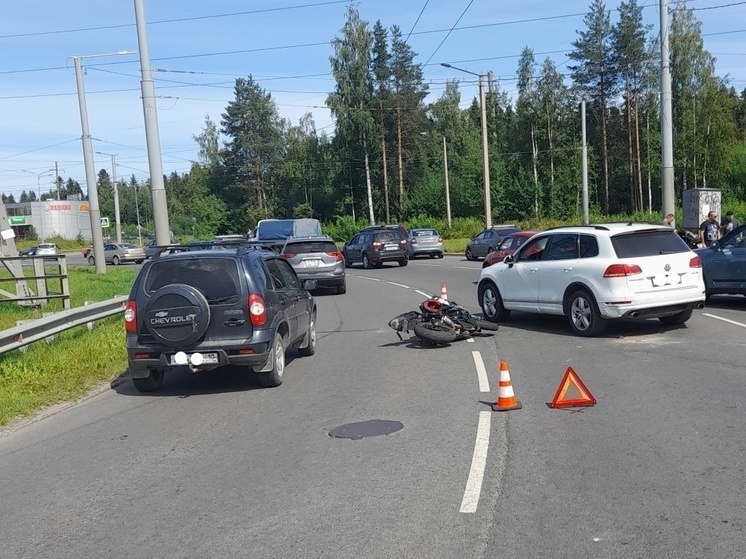 Стала известна судьба мотоциклиста, влетевшего в автомобиль в Петрозаводске