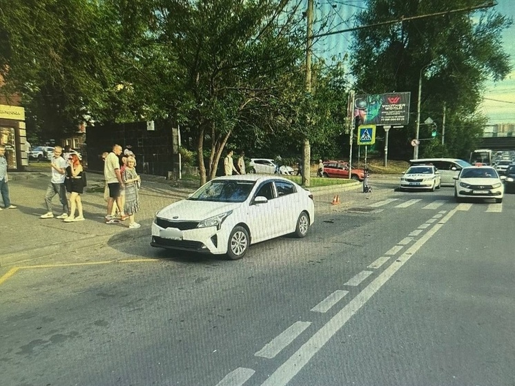 В Ростове водитель легковушки сбил двух пешеходов на проспекте Нагибина