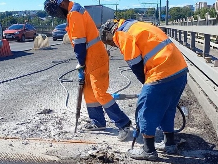 В Костроме  на мосту через Волгу работы идут в плановом режиме