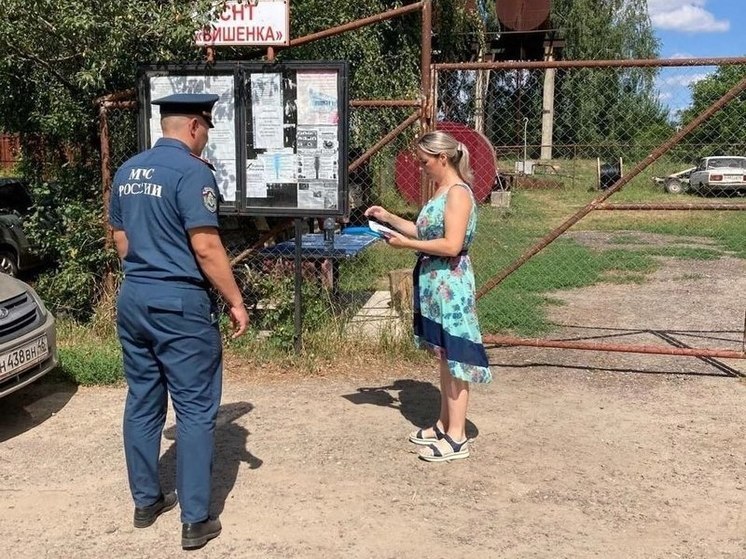 В Курске сотрудники мэрии ЦАО пообщались с садоводами на тему пожарной безопасности