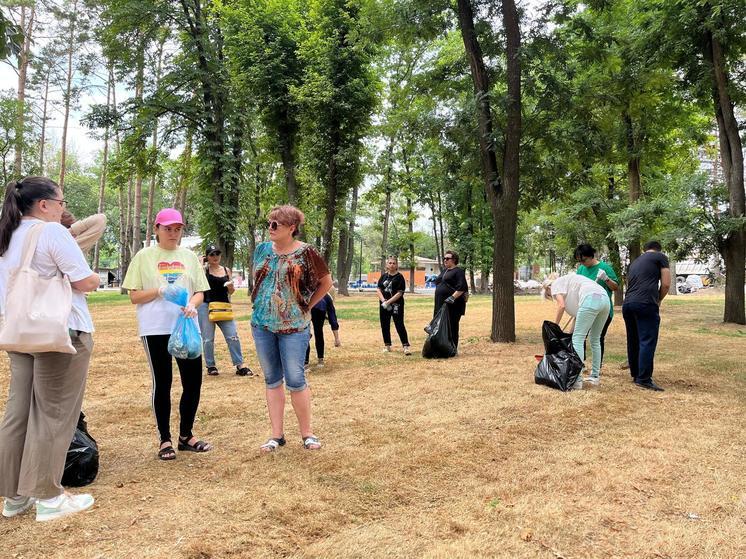 В Кисловодске накануне открытия купального сезона убрали 15 га территории пляжа