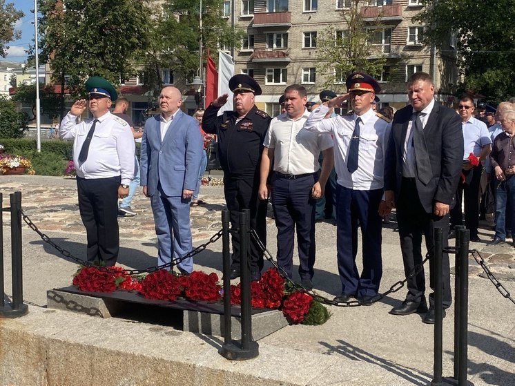 Псковские следователи почтили память погибших в годы Великой Отечественной войны