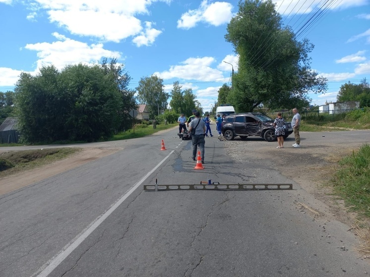 Появились подробности ДТП с "Рено" и мотоциклом в Торжке: есть погибший