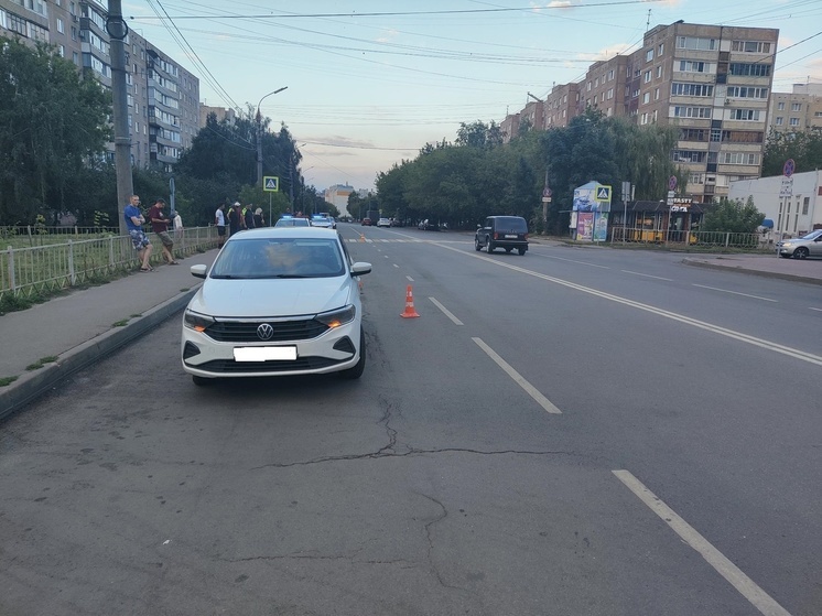 В Орле водитель на иномарке на пешеходе сбил девушку