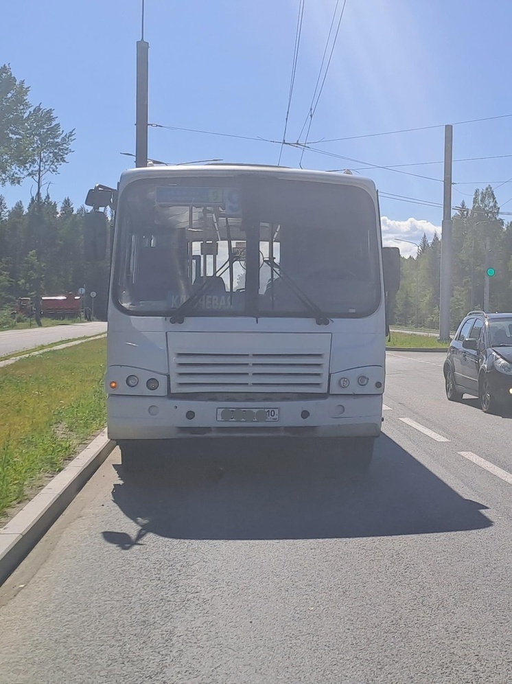 Пенсионерка пострадала после падения в маршрутке в Петрозаводске