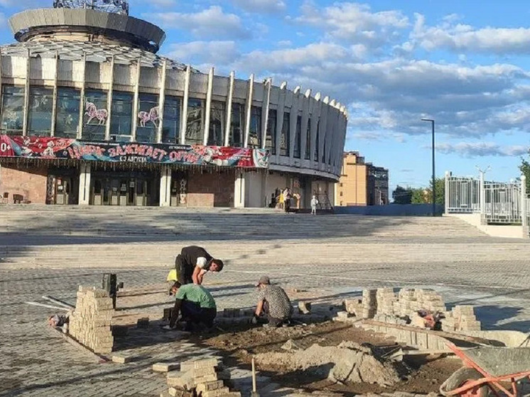 В Костроме фонтан у цирка опять закрыли на реконструкцию