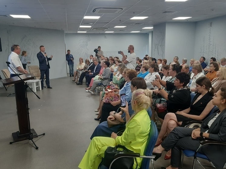 На прошлой неделе губернатор Сахалинской области Валерий Лимаренко встретился с представителями профсоюзного движения