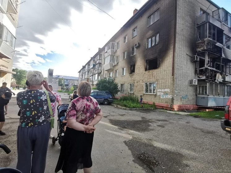 В пламени после хлопка газа едва не погиб пенсионер и серьезно пострадали балконы соседей