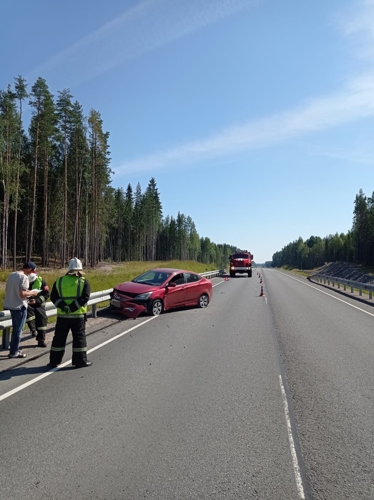 Водитель влетел в дорожное ограждение и травмировался в Карелии