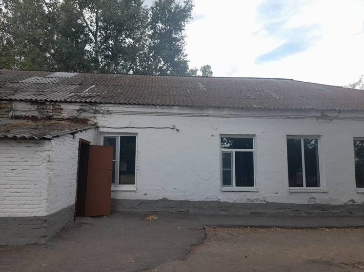 Благодаря настойчивости депутата будет отремонтирована аварийная средняя школа в посёлке Родники (Троицкий район). Проблема существует уже несколько лет.