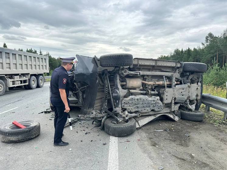 Двое детей и трое взрослых получили травмы в ДТП на ЕКАД