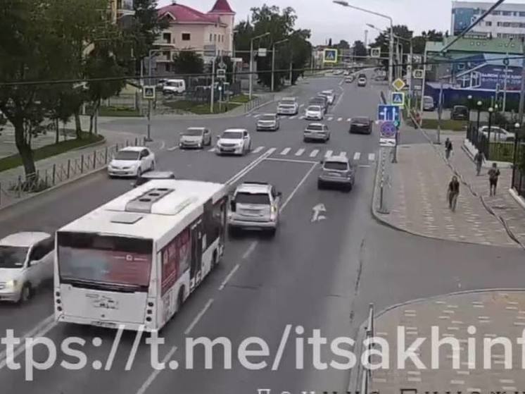 Правоохранители Южно-Сахалинска нашли автохама на белом Lexus, который «ослепил» водителя автобуса перцовкой, и наказали