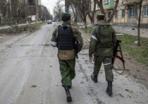 Эвакуированный российскими войсками из поселка Новгородское в пригороде Торецка мужчина рассказал, как боевики ВСУ расстреливают мирных жителей