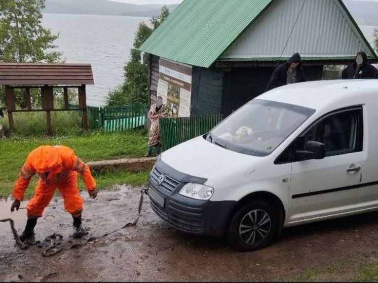 Два автомобиля застряли на дороге у нацпарка «Башкирия»