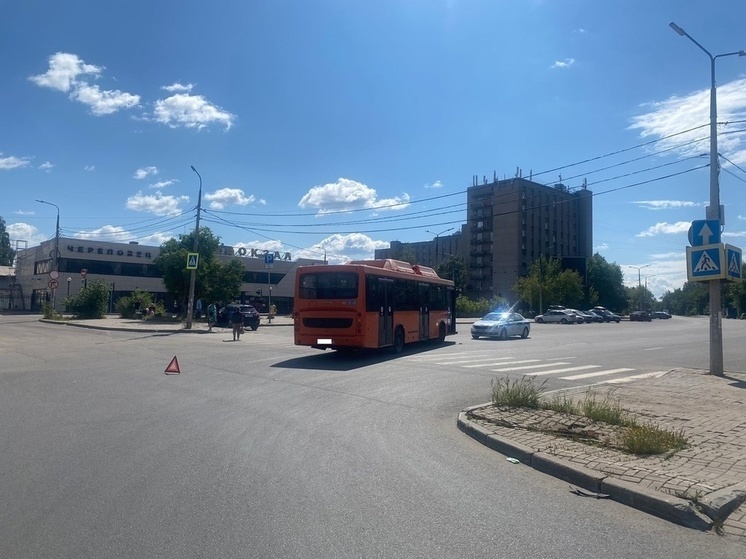 Автобус наехал на пешехода в Череповце