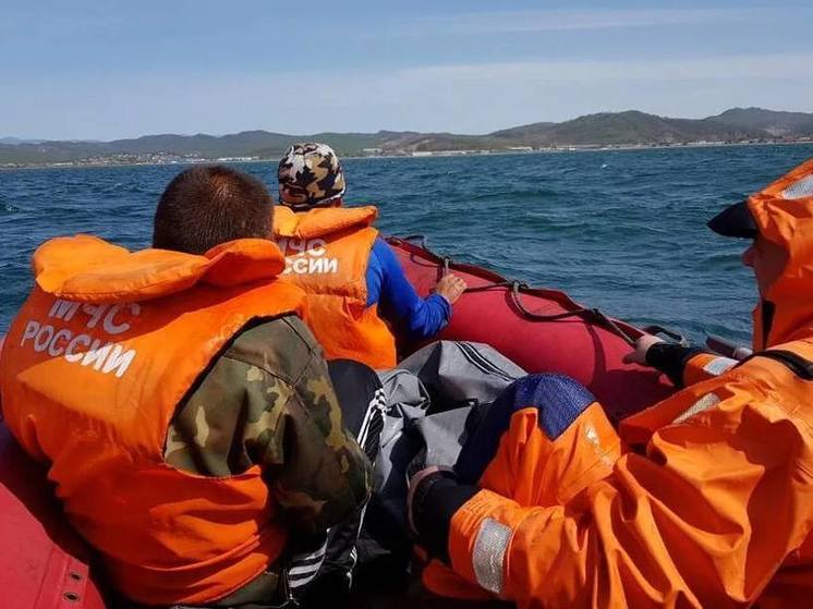 Сильные волны унесли жизнь: несчастный случай произошел на пляже в Приморье