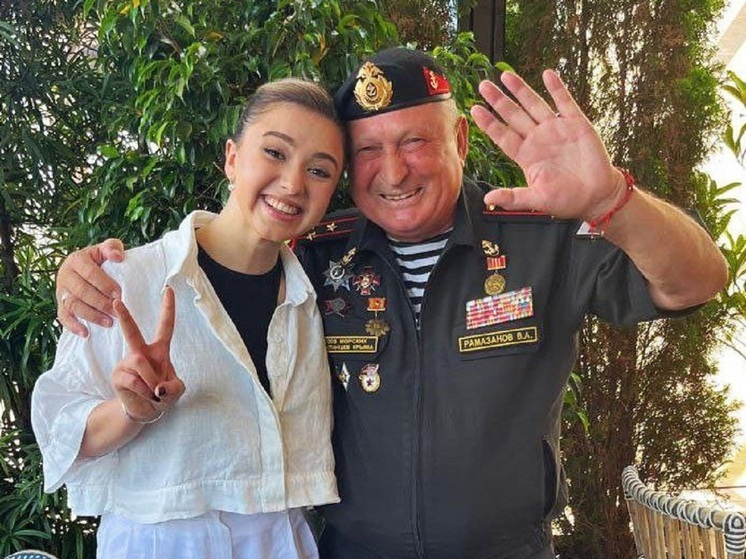 18-летняя Камила Валиева впервые за десять лет встретилась со своим отцом, полковником Генерального штаба Министерства обороны Валерием Рамазановым. Встреча произошла в Сочи, где фигуристка выступает в шоу Татьяны Навки