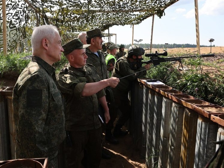 Министр обороны проверил боевую подготовку военных на полигоне в Ленобласти