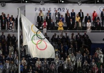 В столице Франции состоялось открытие 33 олимпийских игр. Торжественная церемония сопровождалась скандалами и закончилась громким конфузом: олимпийский флаг повесили вверх ногами, подняли, а затем сразу же спустили, чтобы перевернуть, как надо.