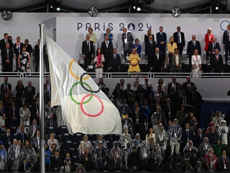В столице Франции состоялось открытие 33 олимпийских игр. Торжественная церемония сопровождалась скандалами и закончилась громким конфузом: олимпийский флаг повесили вверх ногами.