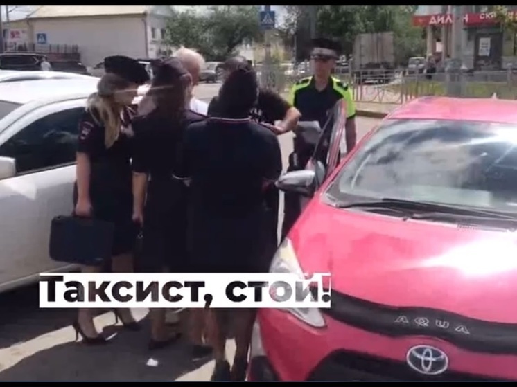 В Хабаровске проверили таксистов на привокзальной площади