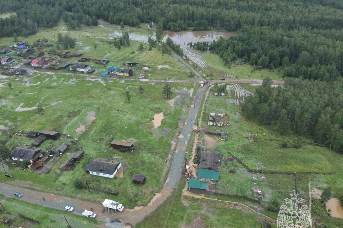 Жительница поселка на Урале рассказала, как 1,5 часа сидела на крыше после прорыва дамбы