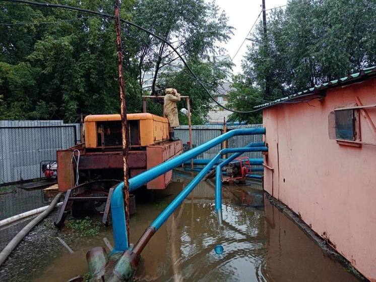 В Ленинском районе Челябинска откачивают воду в круглосуточном режиме