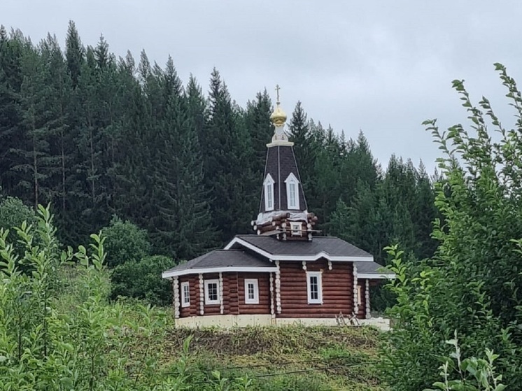 Купол с крестом установили на самом западном свердловском храме