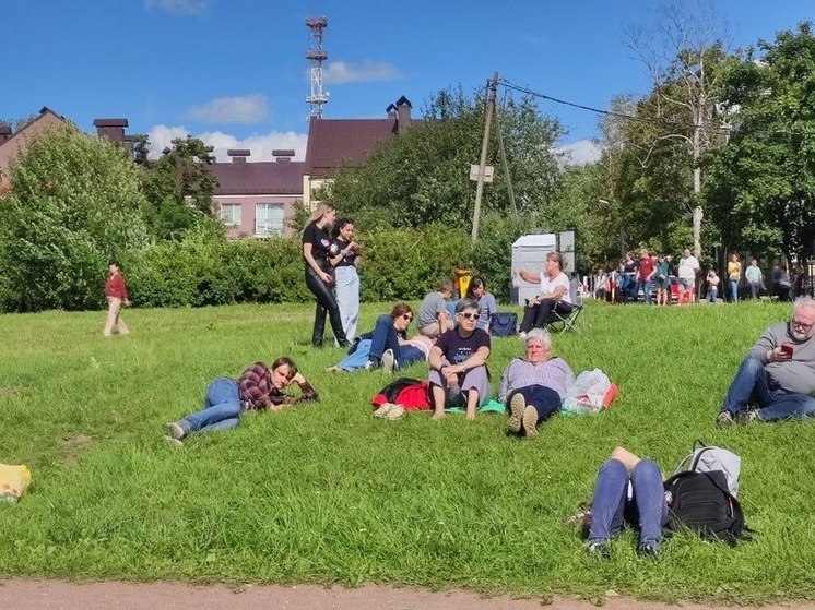 Сегодня в Рощино проходит концерт под открытым небом