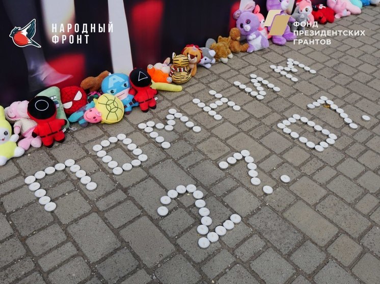 Молодежь из Народного фронта возложила цветы к мемориалу памяти детей Донбасса