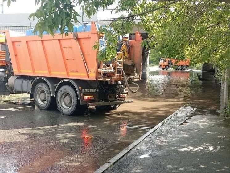 На челябинской улице ограничили движение из-за подъёма воды
