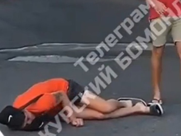 В Курске полиция разбирается в причинах уличного нокдауна прохожего