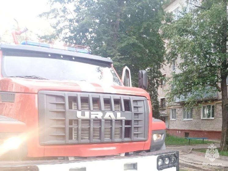 При пожаре в брянском поселке Старь эвакуировали 15 человек