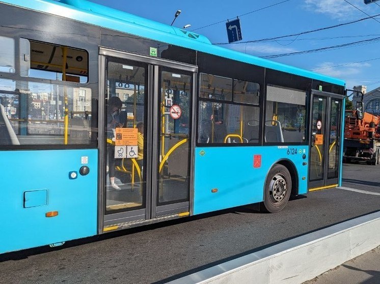 В Парголово автобус сбил парня с девушкой на мотоцикле