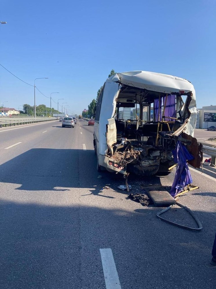 Под Воронежем у "Града" автоцистерна врезалась в ПАЗик, 9 человек доставлены в больницу