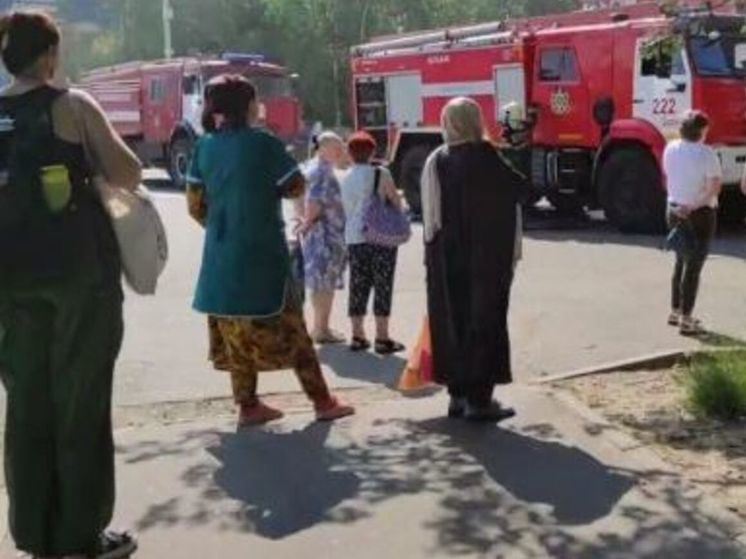 В подмосковном Дедовске горит салон красоты