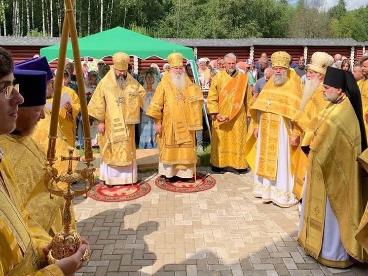 Митрополит Смоленский и Дорогобужский Исидор отслужил литургию у истока Днепра