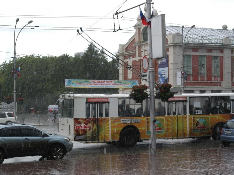В Новосибирске устраняют последствия воскресного потопа