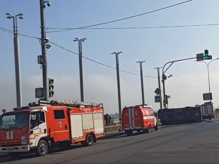 Авария из 4 машин остановила движение на Нижне-Волжской набережной