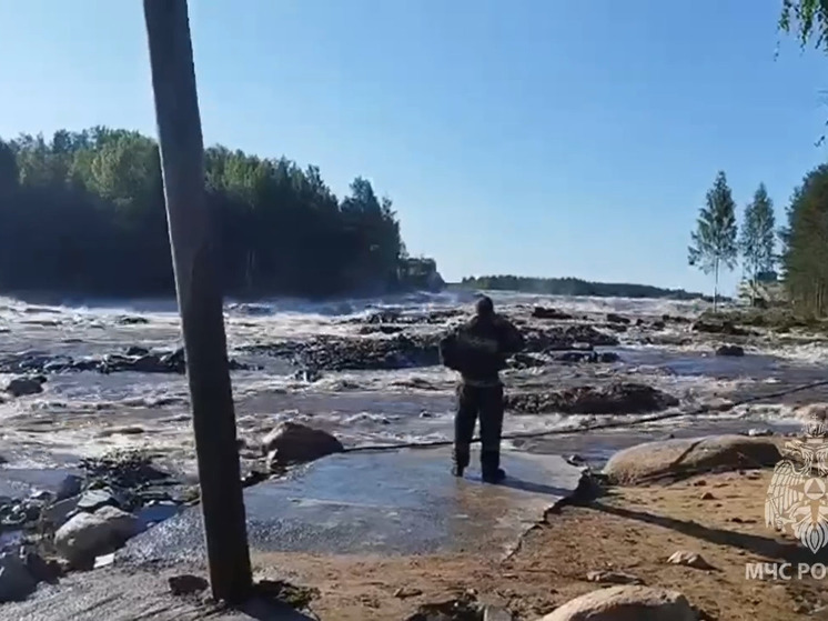 Вода прорвала шлюз на ББК и смыла дома в Карелии, есть пострадавшие