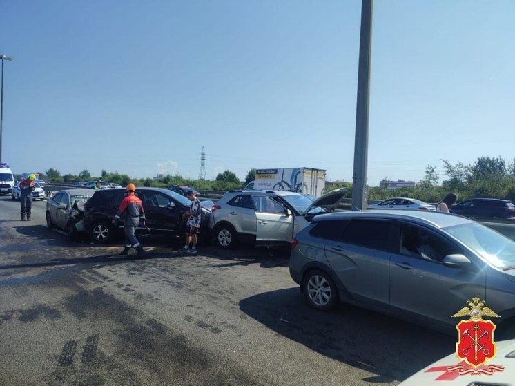 Полиция проверяет обстоятельства аварии с четырьмя автомобилями на КАД