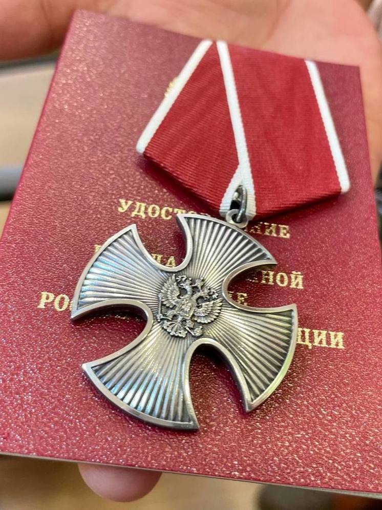 В Луге передали семьям погибших героев ордена мужества