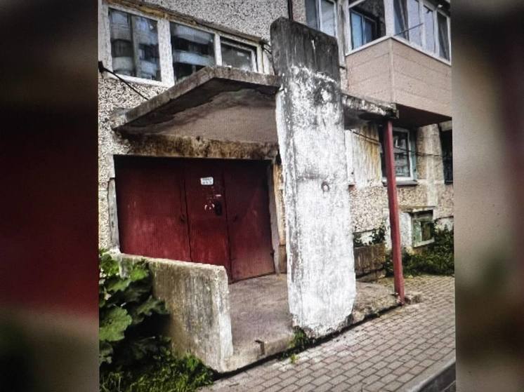 Жители Холмска пожаловались на некачественный капремонт дома
