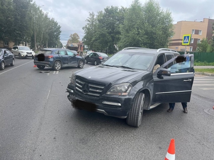 Несовершеннолетняя пассажирка пострадала в Вологде во время ДТП