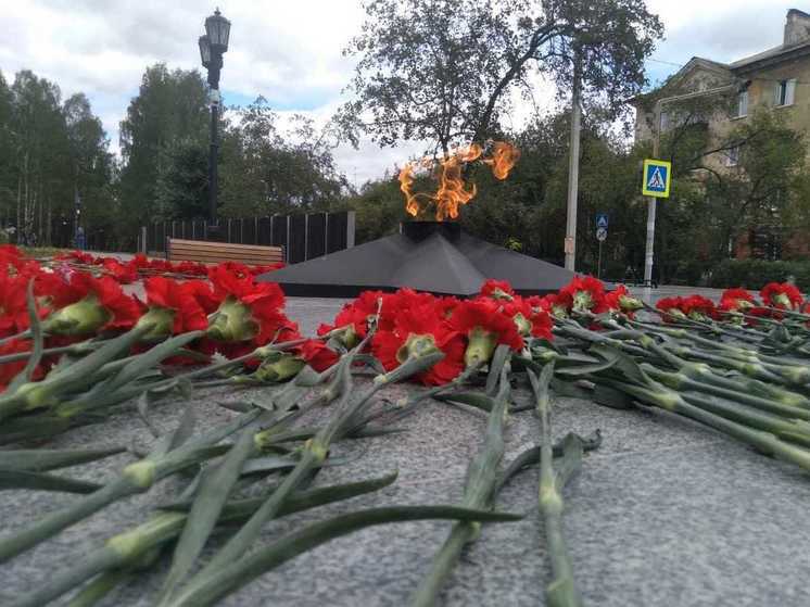 В Ревде мужчина прикурил от Вечного огня