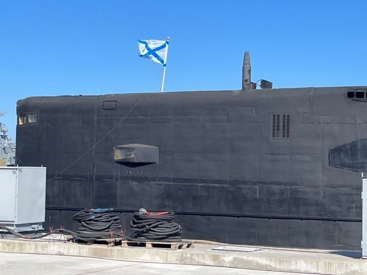 Моряков поздравили с Днем Военно-Морского флота и передали подарки от новгородцев