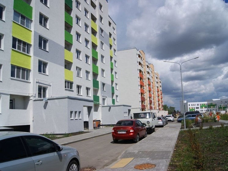 В Заре завершается строительство шестого дома для переселенцев