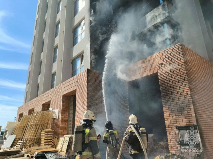 На стройплощадке высотки в барнаульском поселке Южный произошел пожар