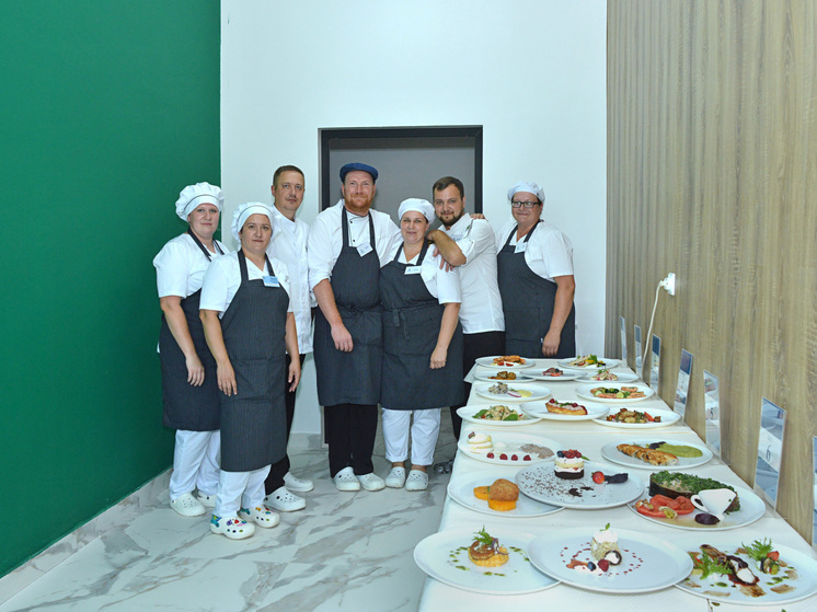 Специалисты именно этой организации ежедневно кормят тысячи сотрудников Череповецкого промышленного комплекса «ФосАгро» и других филиалов компании сразу в нескольких городах.